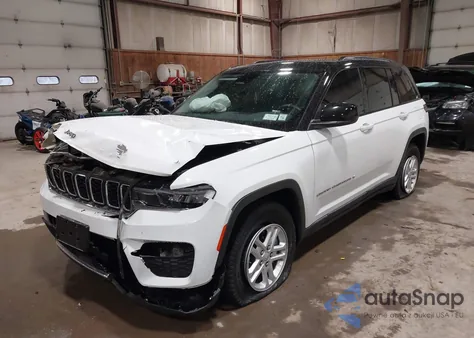 2023 Jeep Grand Cherokee Laredo 4X4 из США, поврежденный, VIN 1C4RJHAG6PC573332